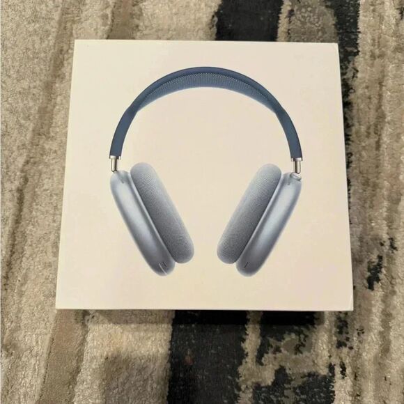 Sky Blue AirPod Pro Max barley used - Picture 1 of 14